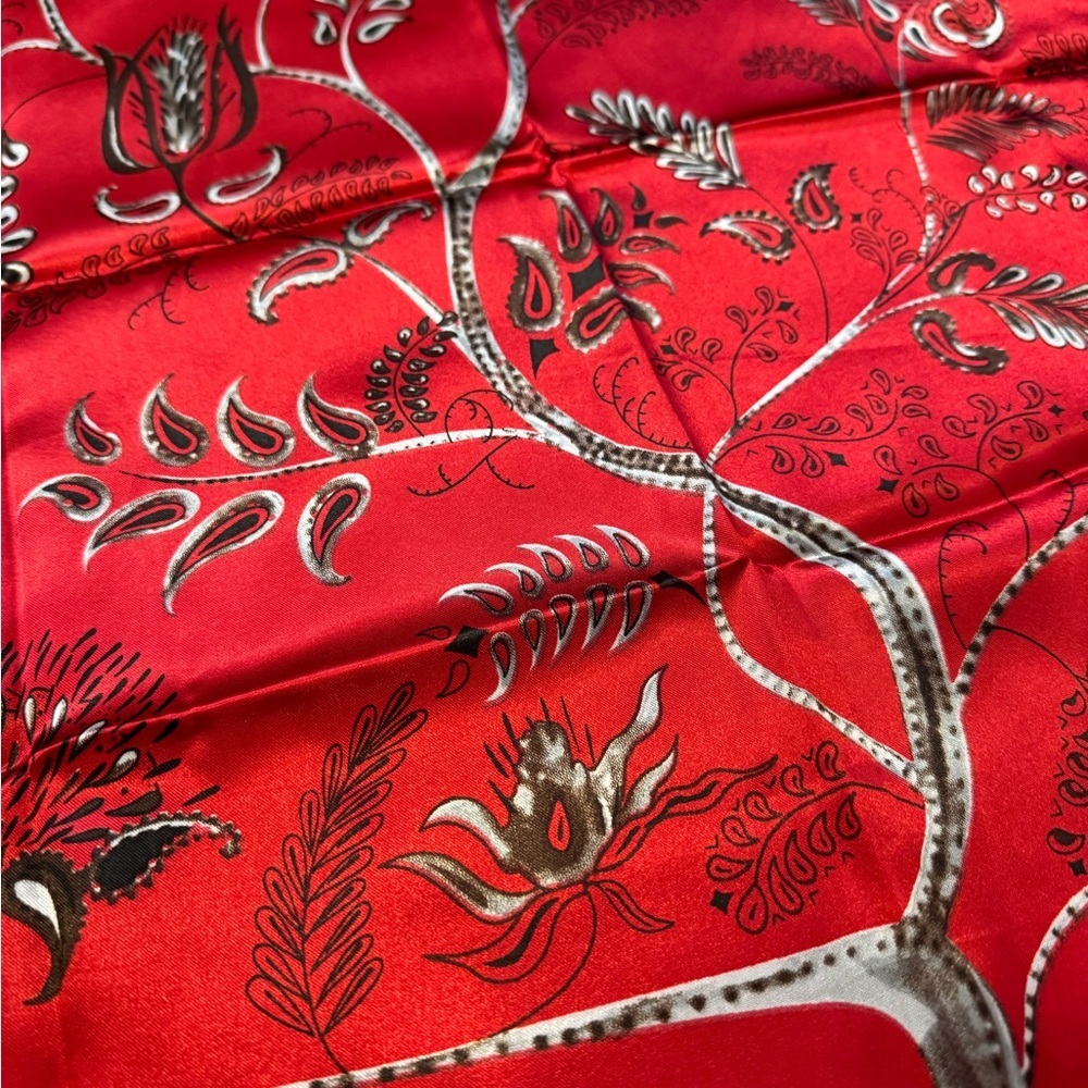 Suzhichou Red Polyester Scarf Black and Grey Paisley Print - Picture 6 of 7